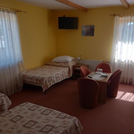Hotel Goralski Raj Nowy Targ Buitenkant foto
