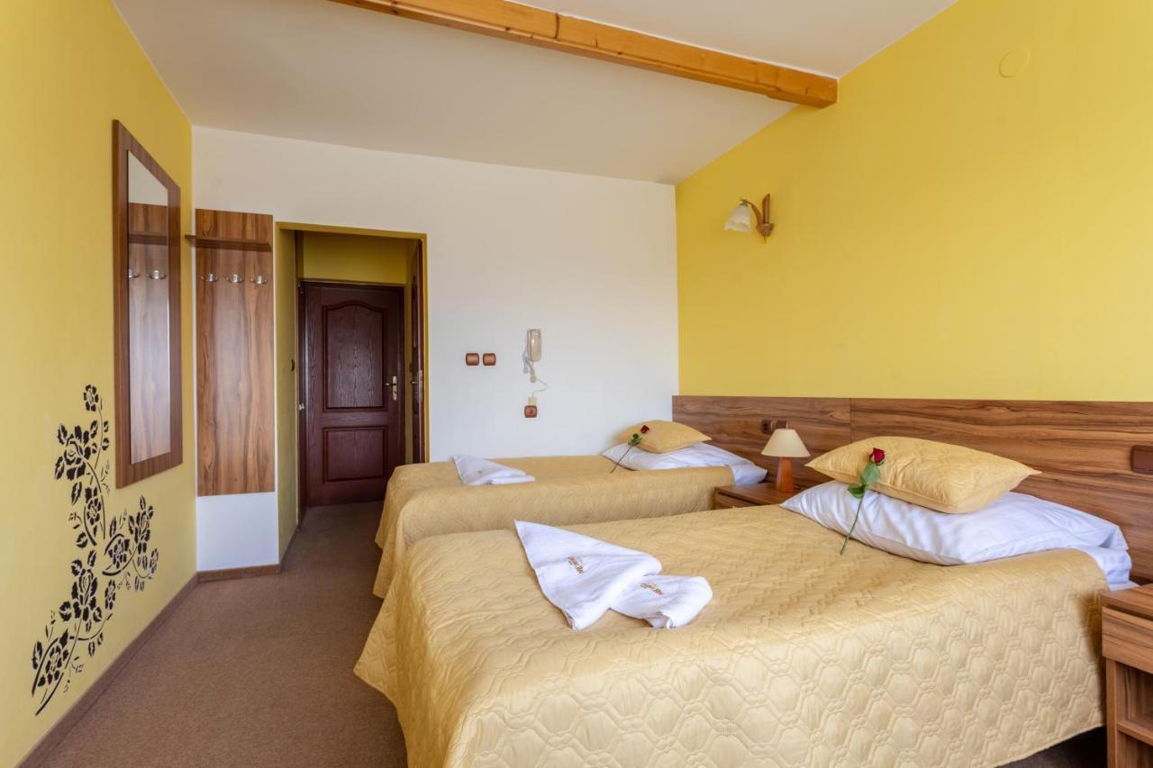Hotel Goralski Raj Nowy Targ Buitenkant foto
