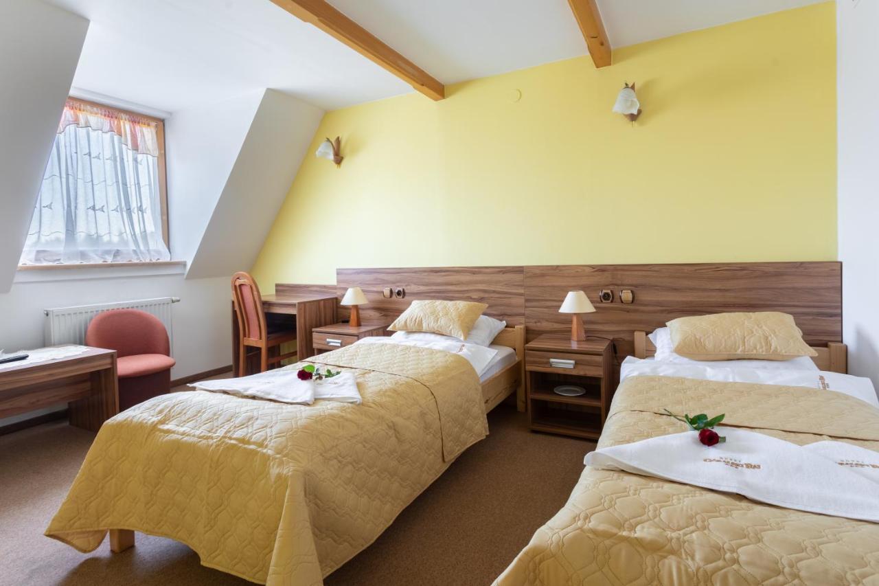 Hotel Goralski Raj Nowy Targ Buitenkant foto