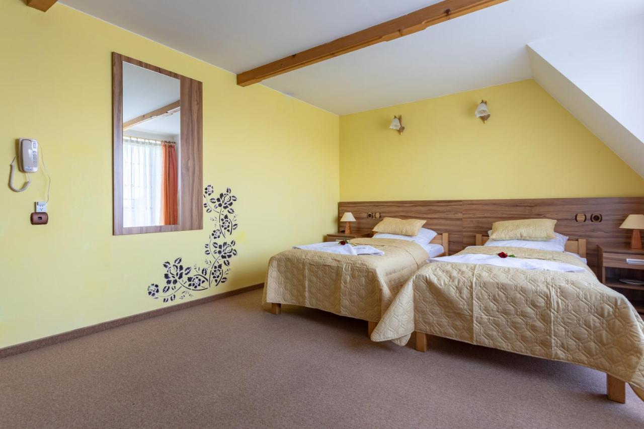 Hotel Goralski Raj Nowy Targ Buitenkant foto