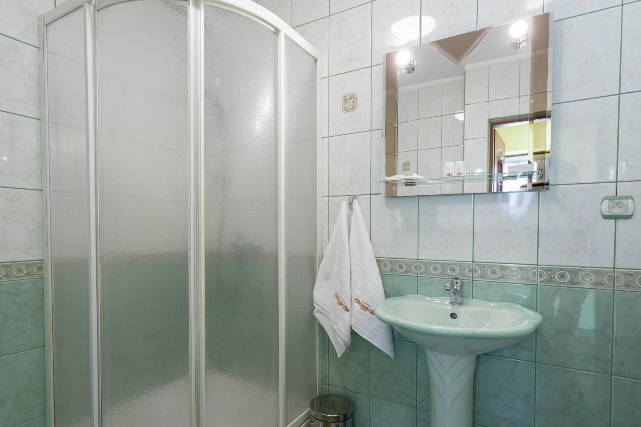 Hotel Goralski Raj Nowy Targ Buitenkant foto